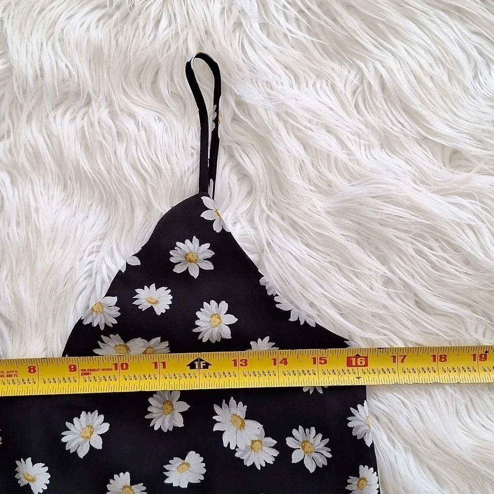 Socialite Daisy Print Top - Picture 10 of 13